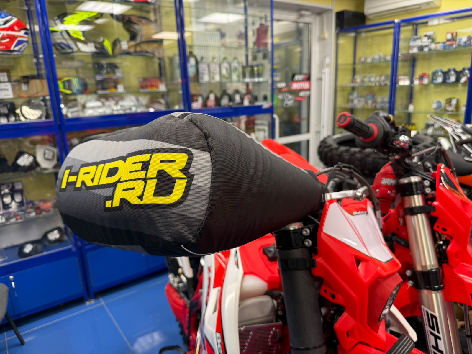 Рукавицы на руль i-rider.ru черные для установки с защитой рук