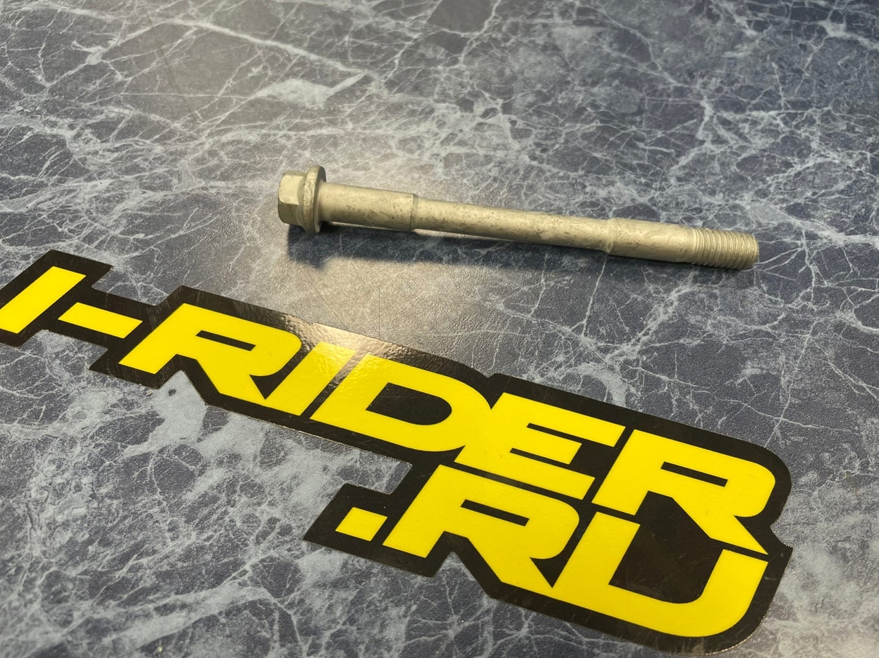 Болт крепления двигателя Beta 11.64607.000