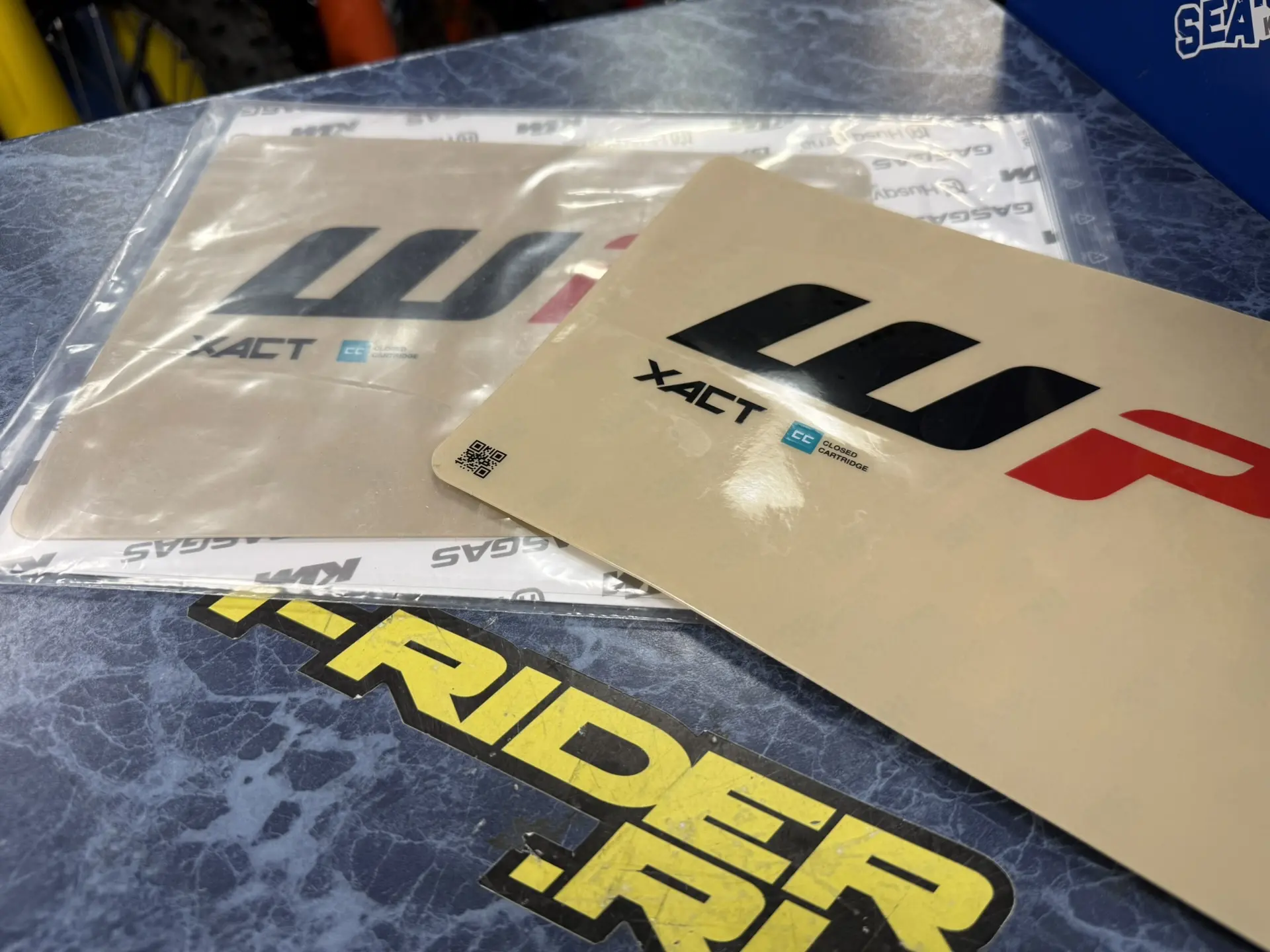 Комплект стикеров наклеек на вилку WP Xact KTM OEM 52000318SET