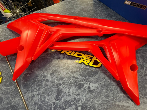 Боковины радиатора Beta OEM 054.43.001.00.97 XTrainer 2023-2024 красные